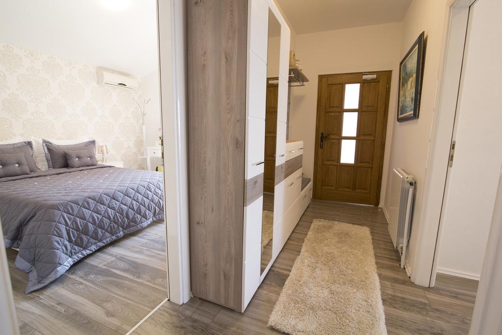 Villa Petra Apartment With Private Pool Makarska Bagian luar foto