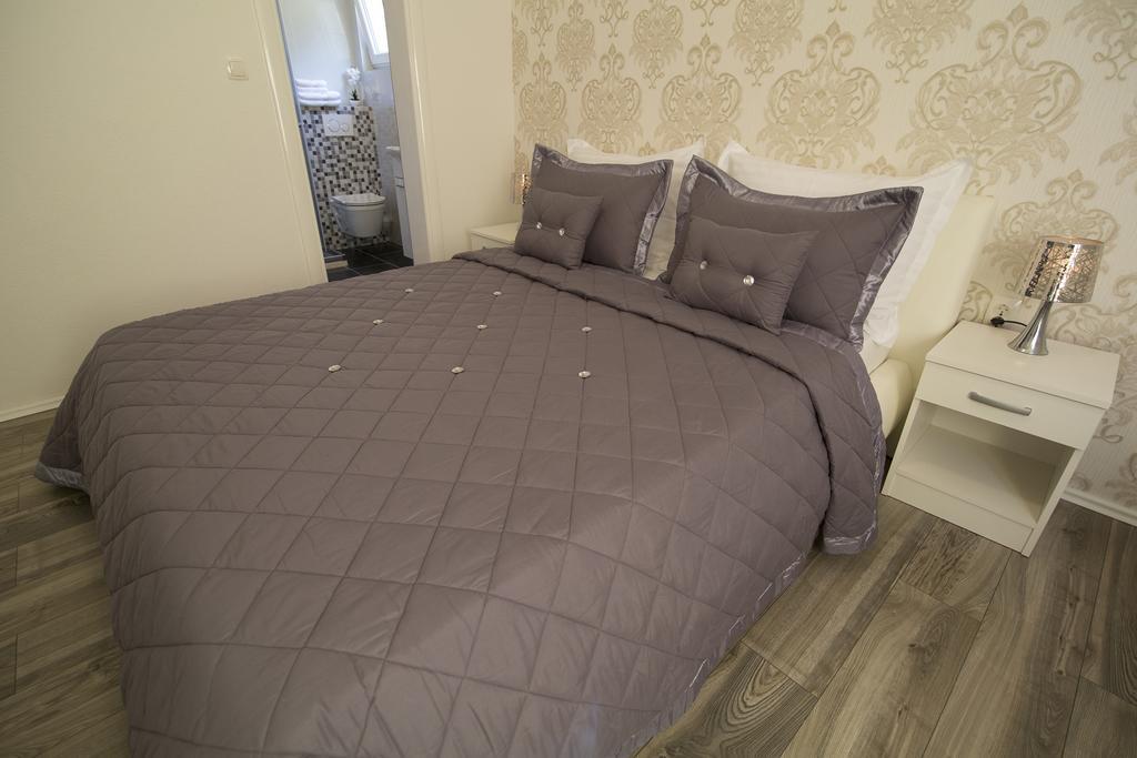 Villa Petra Apartment With Private Pool Makarska Bagian luar foto