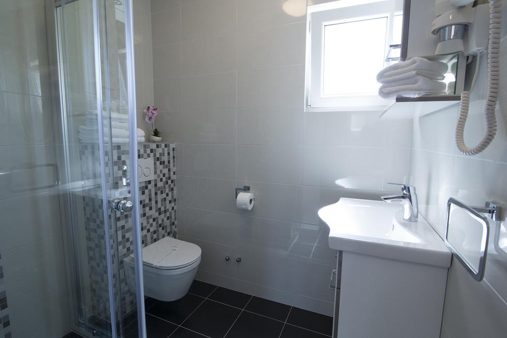 Villa Petra Apartment With Private Pool Makarska Bagian luar foto