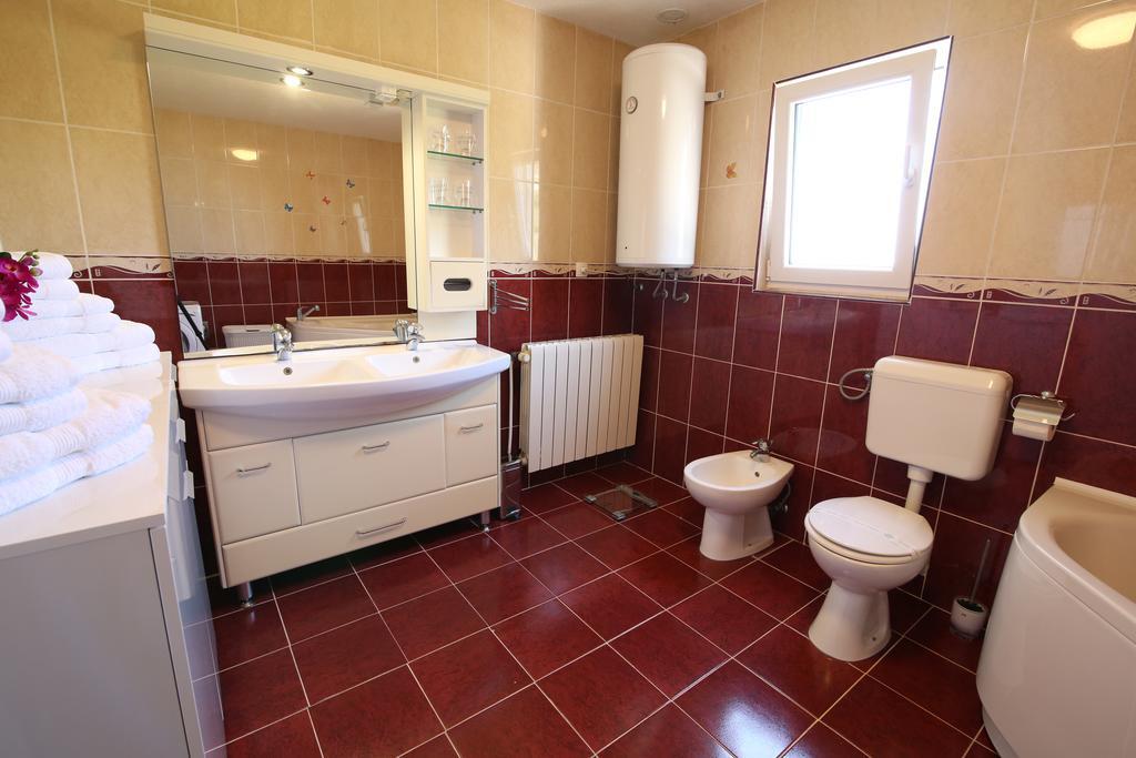 Villa Petra Apartment With Private Pool Makarska Bagian luar foto