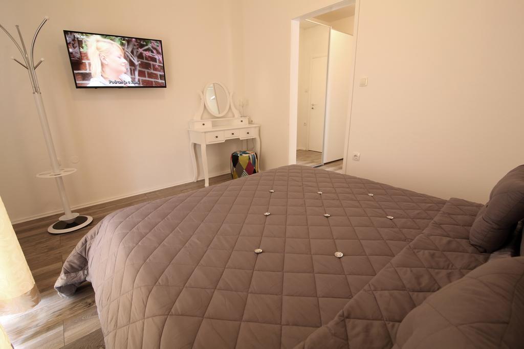 Villa Petra Apartment With Private Pool Makarska Bagian luar foto